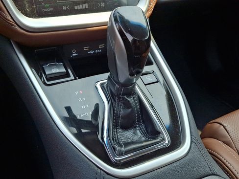Used 2020 Subaru Outback Touring AWD/4WD image 16