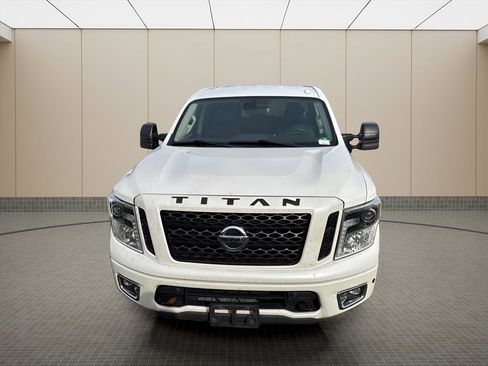 Used 2019 Nissan Titan PRO-4X w/ Pro-4x Convenience Package image 2