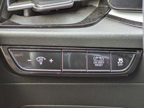 Certified 2024 Kia Niro EX Touring image 29