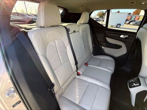 Used 2023 Volvo XC40 B4 Plus w/ Protection Package Premier image 35
