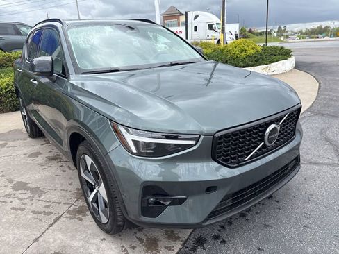 Used 2026 Volvo XC40 B5 Plus AWD/4WD image 5