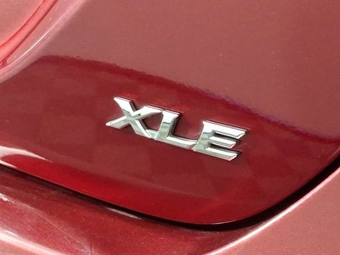 Used 2018 Toyota Camry XLE image 31