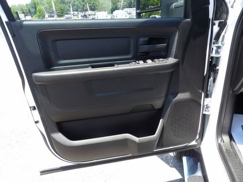 Used 2024 RAM 5500 Tradesman w/ Chrome Appearance Group AWD/4WD image 14