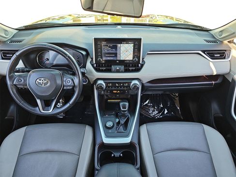 Used 2019 Toyota RAV4 Limited image 9