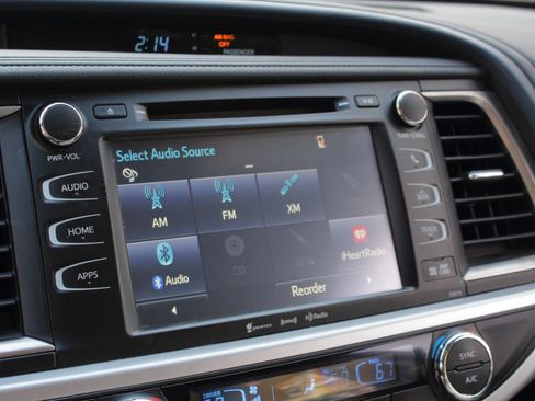 Used 2017 Toyota Highlander XLE image 54