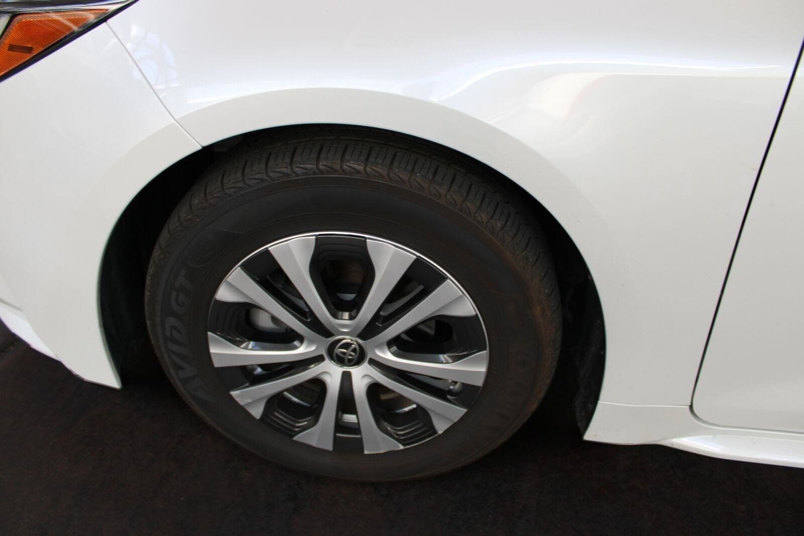 Used 2022 Toyota Corolla LE FWD image 13