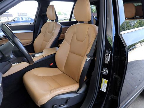 Used 2018 Volvo XC90 T5 Momentum w/ Convenience Package AWD/4WD image 14