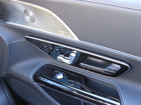 Certified 2022 Mercedes-Benz SL 63 AMG 4MATIC w/ Driver Assistance Package image 17