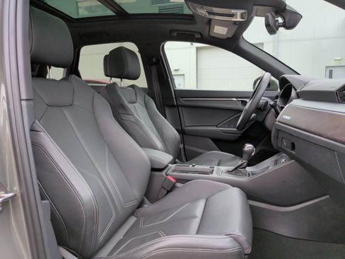 Used 2023 Audi Q3 2.0T Premium w/ Black Optic Sport Package image 32