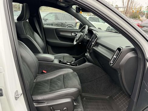 Used 2021 Volvo XC40 T5 R-Design w/ Advanced Package image 12