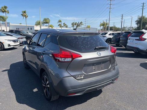 Used 2019 Nissan Kicks SV image 5