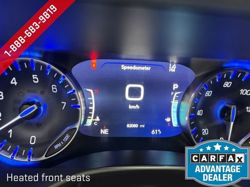 Used 2023 Chrysler Pacifica Touring-L FWD image 3