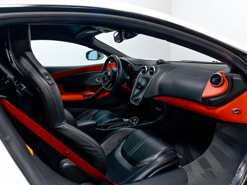 Used 2019 McLaren 600LT RWD image 23