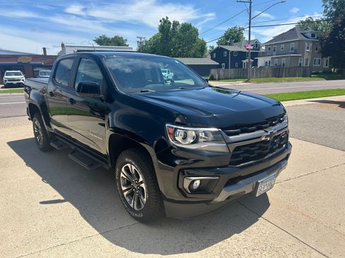 Used 2021 Chevrolet Colorado Z71 w/ Safety Package AWD/4WD image 4