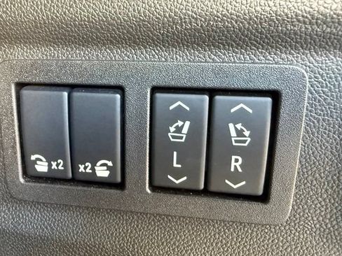 Used 2025 Chevrolet Tahoe High Country AWD/4WD image 41