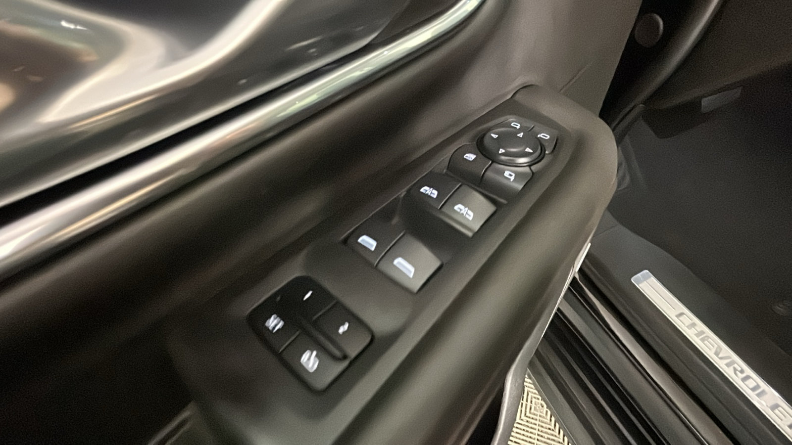 Used 2024 Chevrolet Suburban RST w/ Luxury Package AWD/4WD image 13