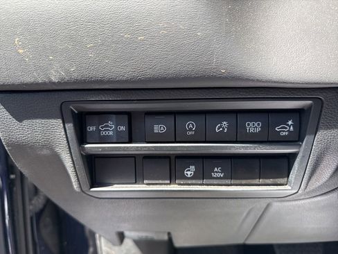 Used 2023 Toyota Tundra Platinum AWD/4WD image 17