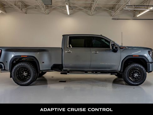 Used 2024 GMC Sierra 3500 Denali w/ Denali Reserve Package AWD/4WD image 11