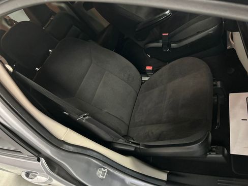 Used 2018 Dodge Grand Caravan SE w/ UConnect Hands-Free Group image 24