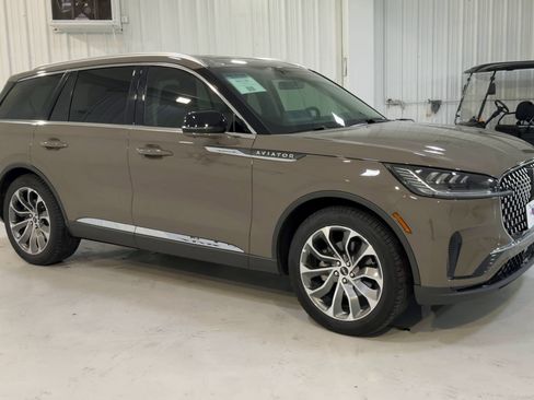 New 2025 Lincoln Aviator 2WD image 3