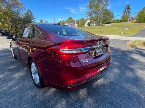 Used 2018 Ford Fusion SE w/ Fusion SE Technology Package image 6