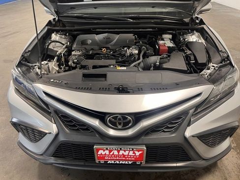 Used 2022 Toyota Camry SE image 9