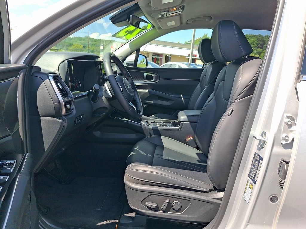 Certified 2023 Kia Sorento EX AWD/4WD image 16