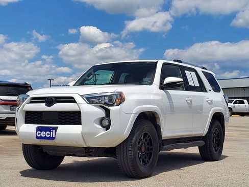 Used 2020 Toyota 4Runner SR5 Premium AWD/4WD image 2