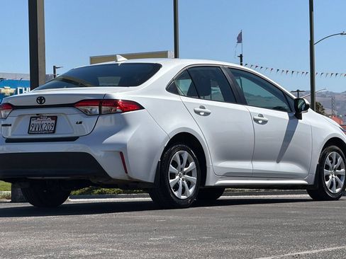 Used 2025 Toyota Corolla LE FWD image 5