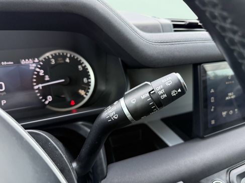 Used 2023 Land Rover Defender 90 S image 62