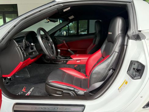 Used 2007 Chevrolet Corvette Z06 w/ Preferred Equipment Group RWD image 21