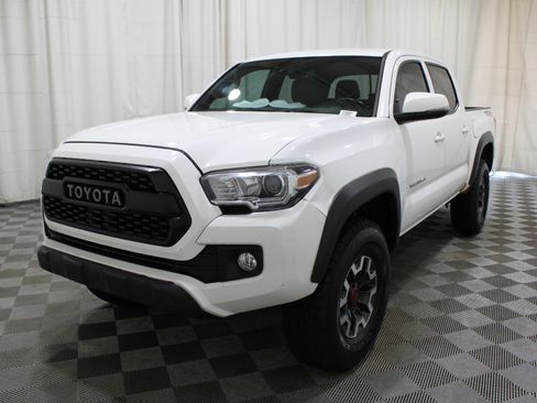 Used 2019 Toyota Tacoma TRD Off-Road image 36