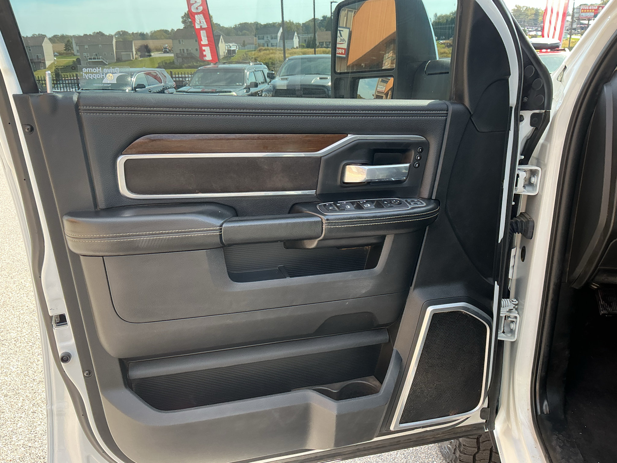 Used 2024 RAM 2500 Laramie AWD/4WD image 12