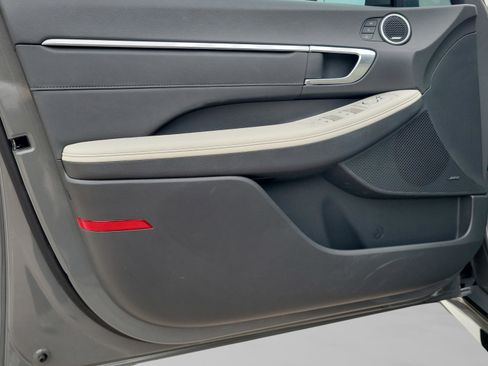Used 2023 Hyundai Sonata Limited w/ Preferred Accessory Package image 17