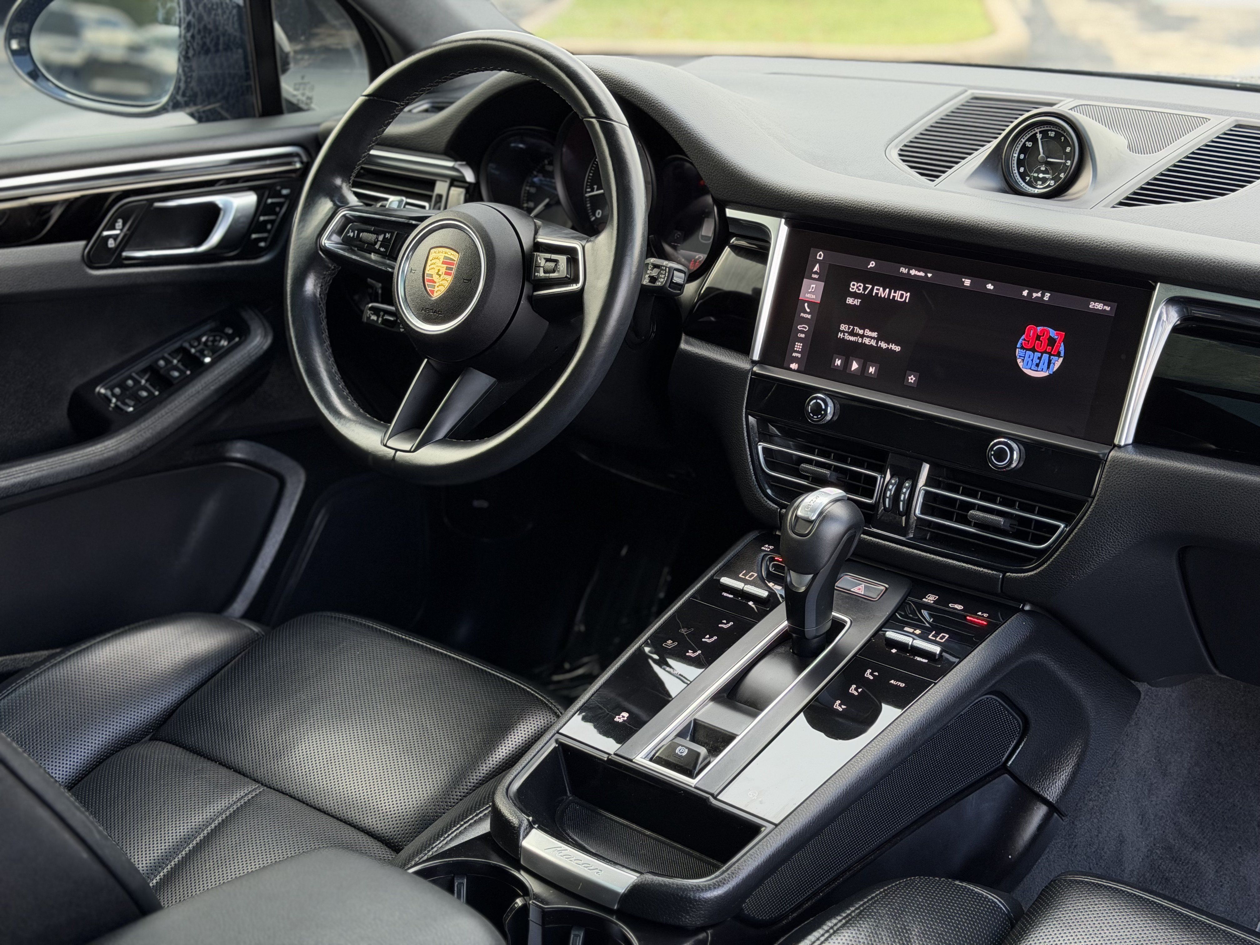 Used 2024 Porsche Macan AWD/4WD image 26