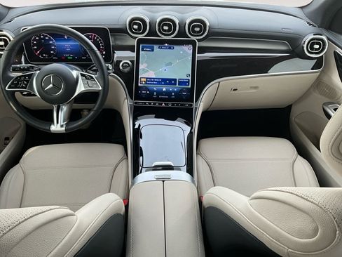 Used 2025 Mercedes-Benz GLC 350e 4MATIC image 12