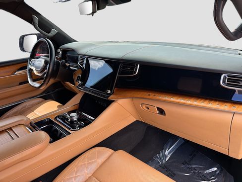 Used 2022 Jeep Grand Wagoneer Series III image 15