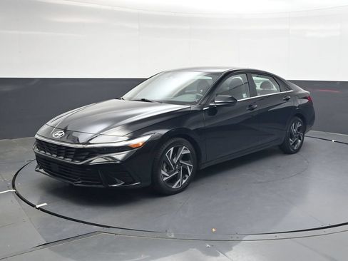 Used 2024 Hyundai Elantra SEL w/ Convenience Package FWD image 8