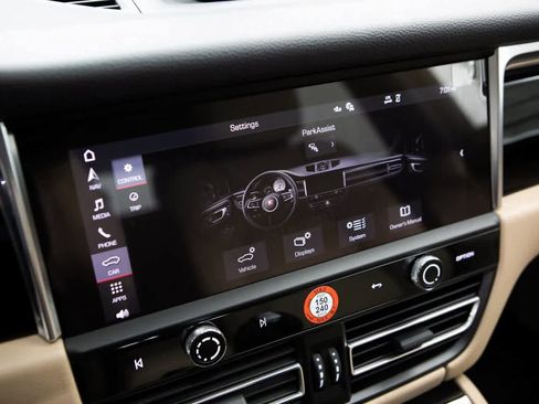 Certified 2026 Porsche Macan image 15