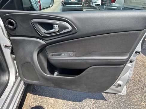 Used 2015 Chrysler 200 Limited w/ Convenience Group FWD image 26