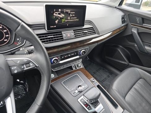 Used 2019 Audi Q5 2.0T Premium Plus w/ Premium Plus Package image 30