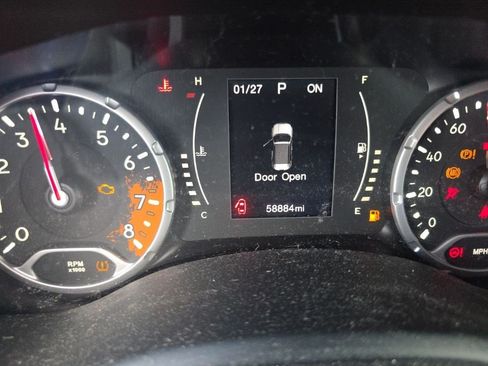 Used 2015 Jeep Renegade Latitude w/ Popular Equipment Group AWD/4WD image 3