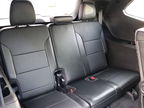 Used 2025 Buick Enclave Preferred AWD/4WD image 14