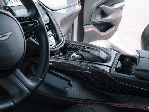 Used 2021 Aston Martin DBX image 29