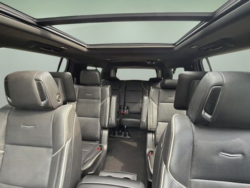 Used 2021 Cadillac Escalade ESV Premium Luxury AWD/4WD image 32
