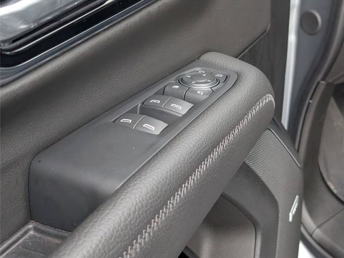 Used 2025 GMC Yukon Denali w/ Advanced Technology Package AWD/4WD image 18