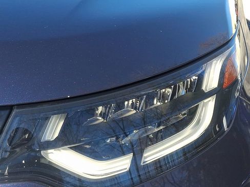 Used 2019 Land Rover Discovery SE image 8