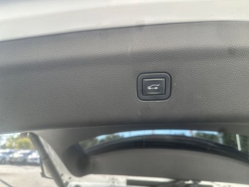 Used 2022 Buick Enclave Essence w/ Experience Buick Package image 6