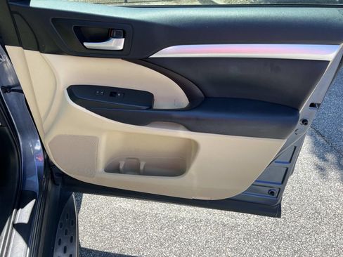 Used 2018 Toyota Highlander XLE FWD image 13