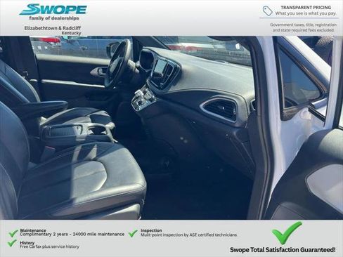 Certified 2024 Chrysler Pacifica Limited FWD image 8